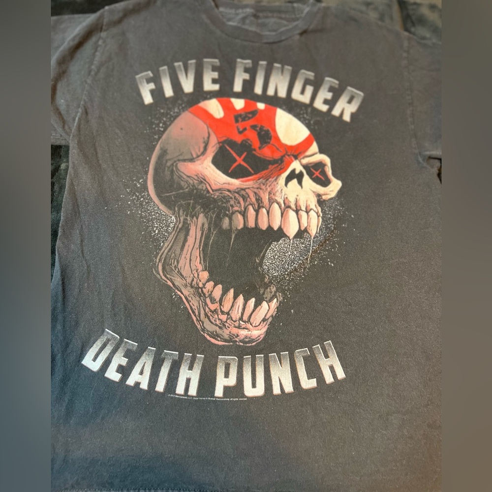 Five finger death punch shirt size medium.